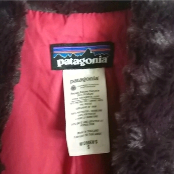 Patagonia women's pelage faux fur full zip vest dark purple sz S - Picture 7 of 7